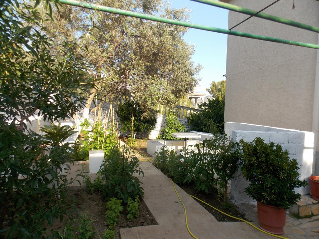 Guest House Vila Bega Sarandë Exteriör bild