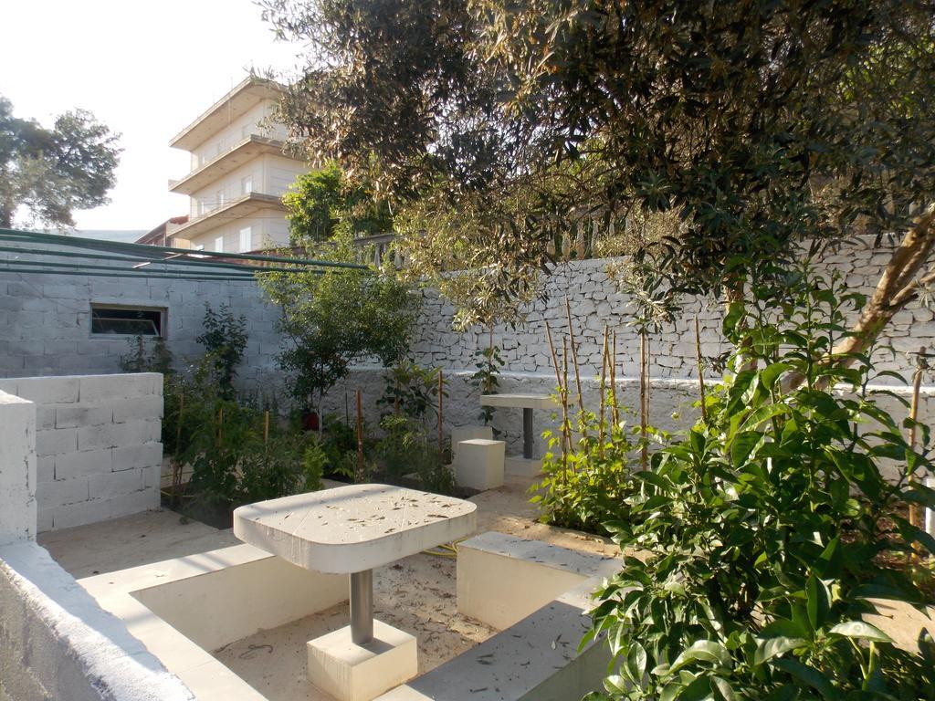 Guest House Vila Bega Sarandë Exteriör bild
